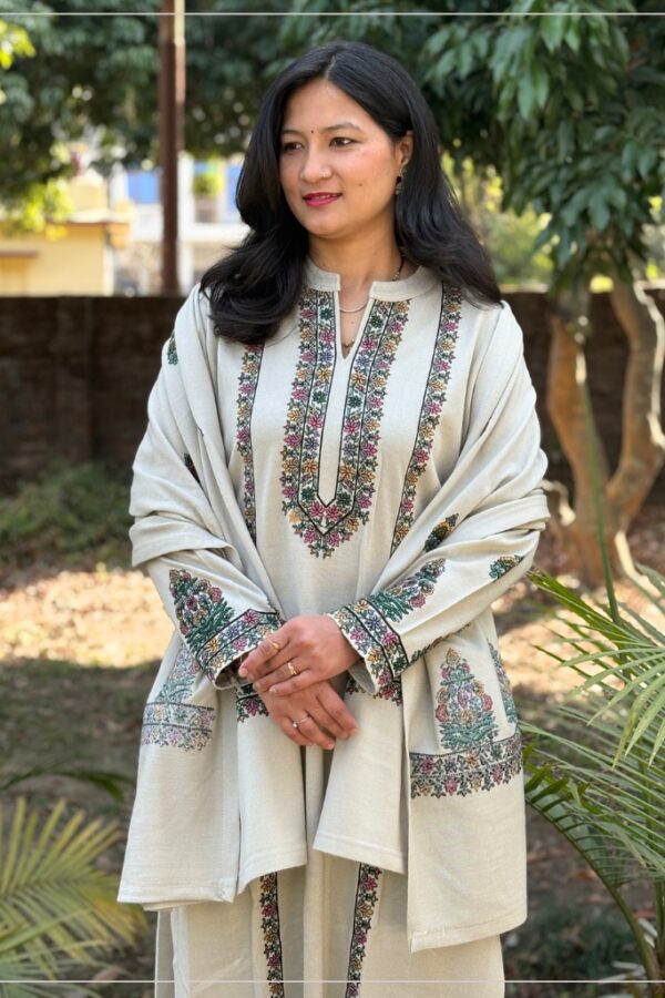 Elegant Off-White Woollen Suit