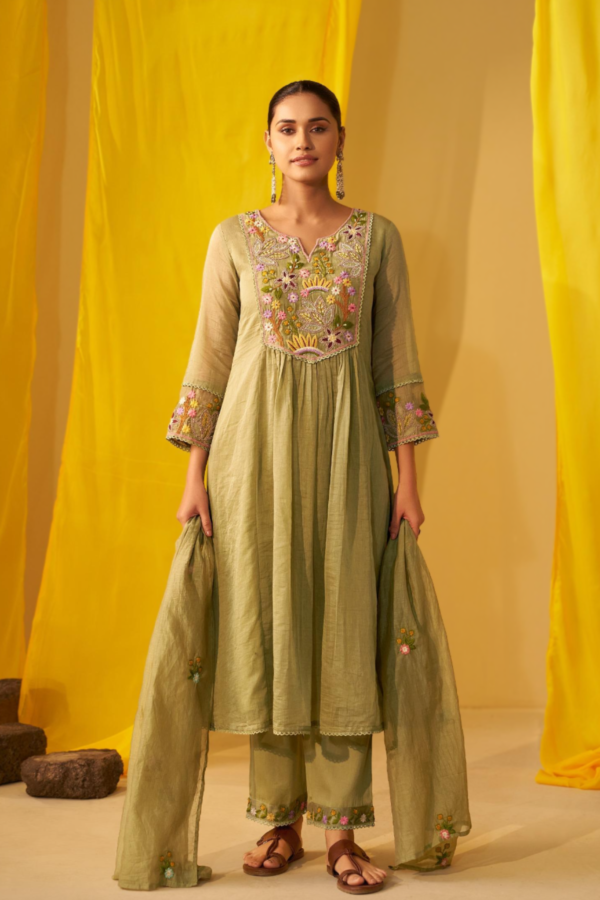 Green Mul Cotton Embroidered Suit Set💚